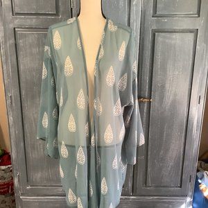 Duster, dusty blue with all-over white leaf motif.  Size 3X